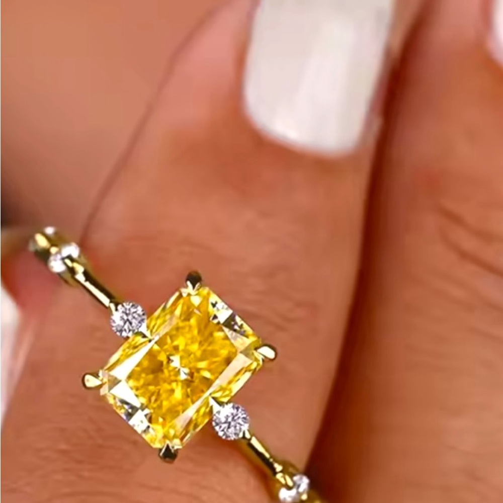 Elegant Yellow stone gold plated Ring size 7